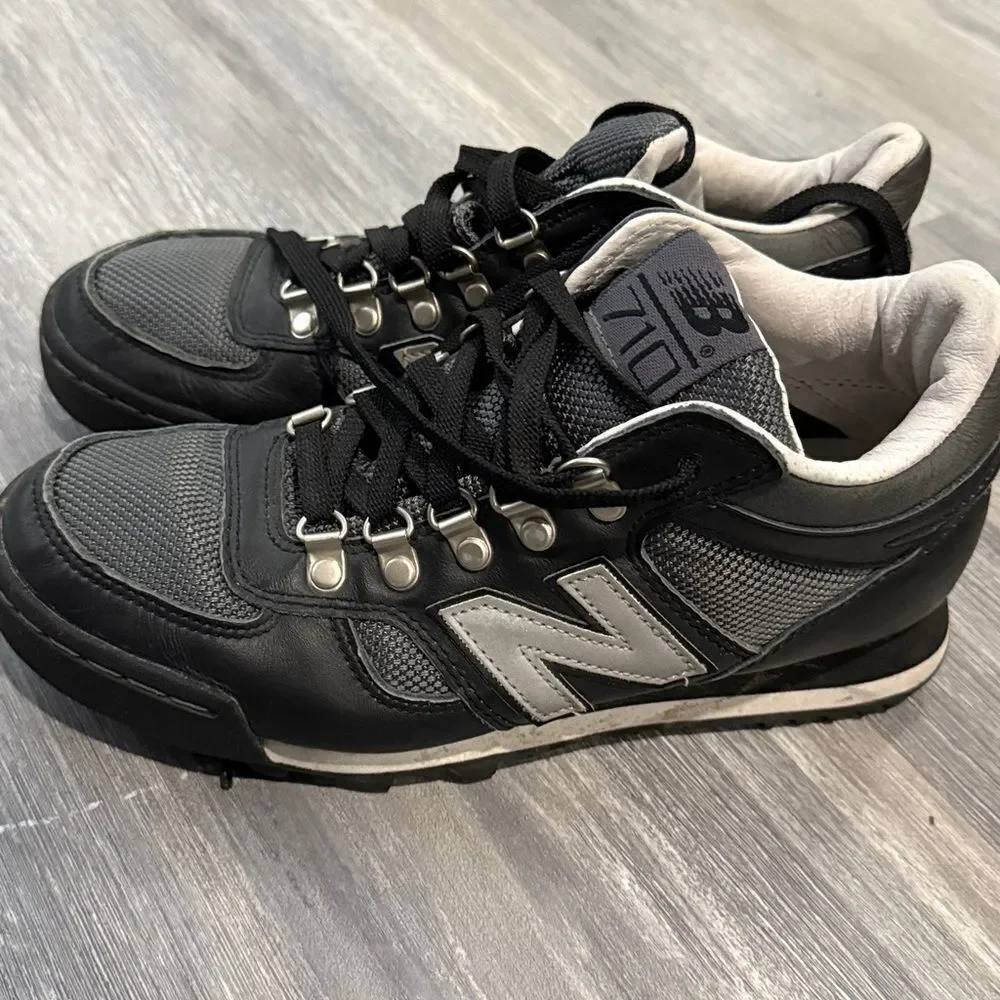 New Balance Charcoal and Black Shoe boots